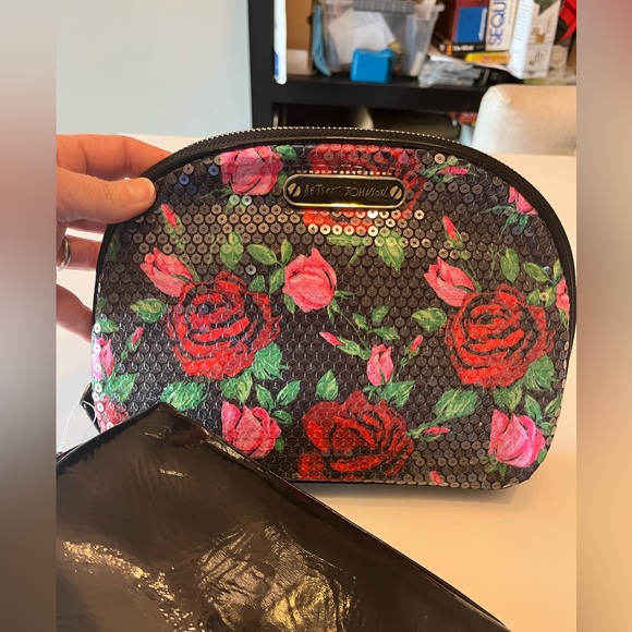 NWT Set of three Betsey Johnson zipper‎ pouches cosmetic sequin bags - Picture 4 of 6